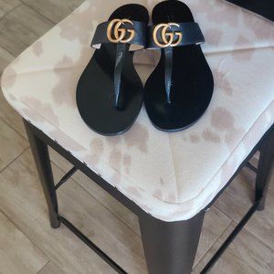 Gucci leather thong sandals
